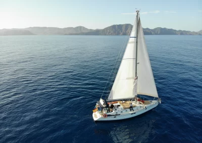 Velero NavegaMed navegando a vela en Cabo de Palos