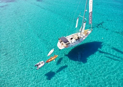 Velero NavegaMed en Formentera playa de illetes 4