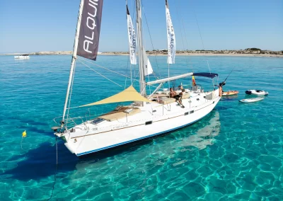 Velero NavegaMed en Formentera playa de illetes 2