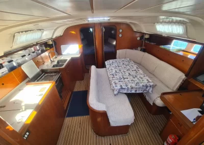 Velero NavegaMed salon interior