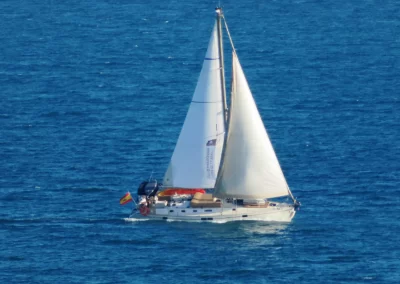 Velero PALAIN NavegaMed Santa Pola navegando a vela